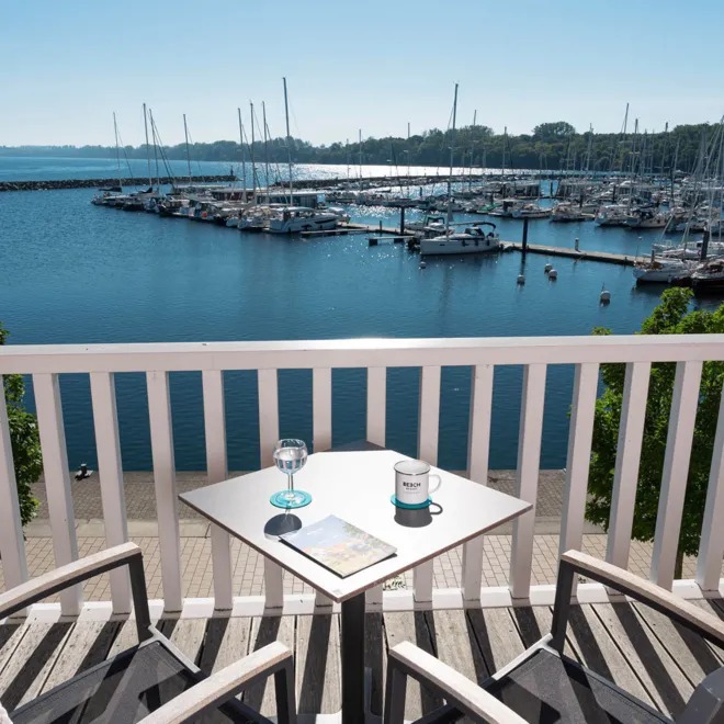 BEECH Resort Boltenhagen – Ferienwohnungen mit Ostseeblick direkt an der Marina / Strand